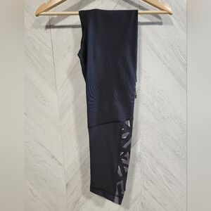 Under Armour Compression HeatGear Black Capris with Patterned Detail